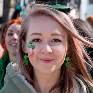 St Patricks Day Earrings for Women Irish Shamrock Dangle Earrings Fun Green Hat Beer Drop Earrings for Teen Girls Lightweight Irish Festival Earrings St Patricks Day Accessories(Acrylic)