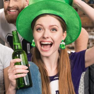 St Patricks Day Earrings for Women Irish Shamrock Dangle Earrings Fun Green Hat Beer Drop Earrings for Teen Girls Lightweight Irish Festival Earrings St Patricks Day Accessories(Acrylic)