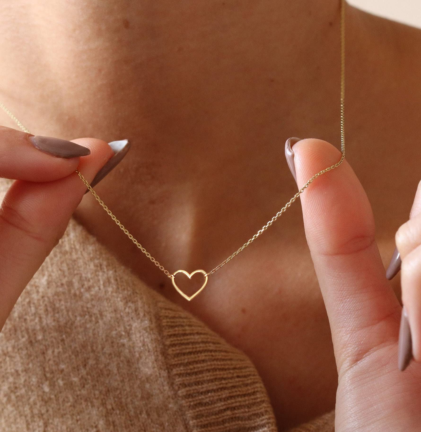 Awvialy Cute Heart Necklaces for Women 14k Gold Plated Minimalist Open Heart Necklace Dainty Gold Heart Necklace Tiny Gold Pendant Necklace Simple Gold Choker Necklaces Trendy Gold Jewelry for Women