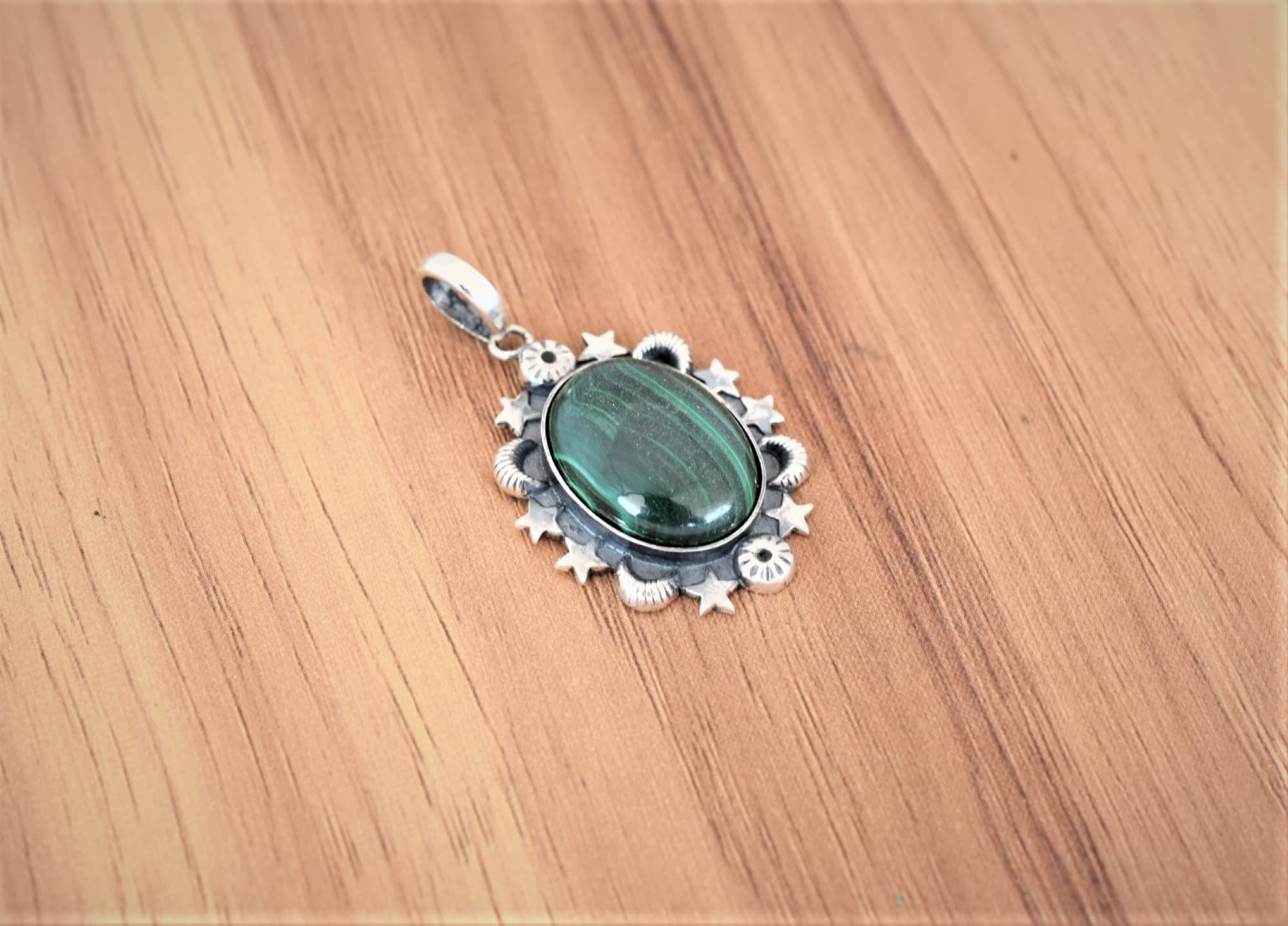 Rekha Gems Malachite Pendant-925 Sterling Silver Pendant-Gemstone Pendant-Green Stone Pendant-Vintage Jewelry-Boho and Hippie Pendant-Vintage Pendant- Birthday Gift-NO-M17