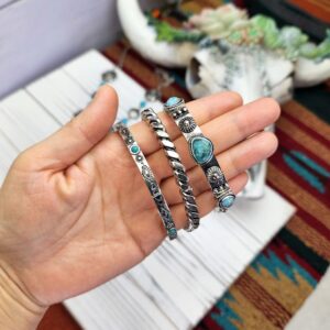 Elosee Western Style Turquoise Stone Stackable Antique Silver Tone Stretch Bracelet (#2)