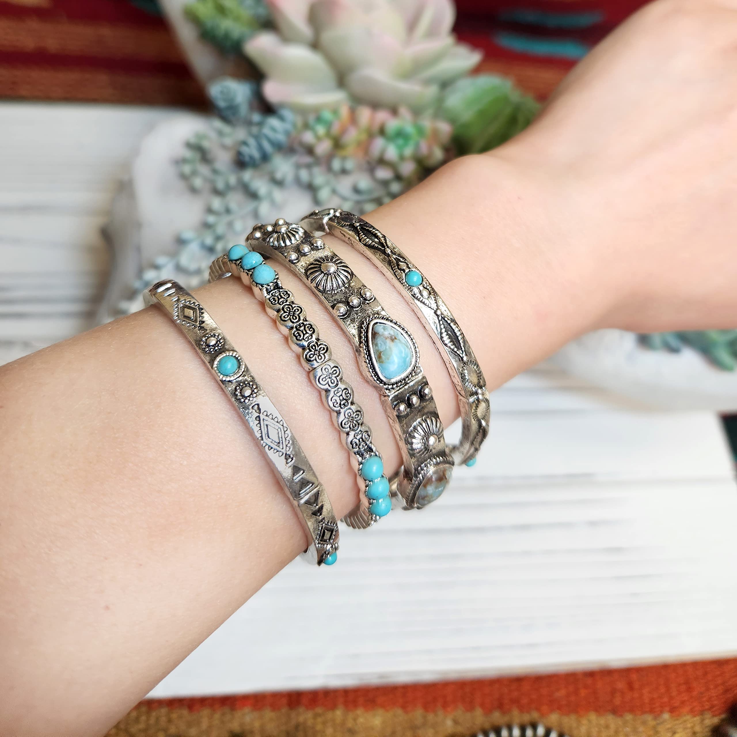 Elosee Western Style Turquoise Stone Stackable Antique Silver Tone Stretch Bracelet (#2)