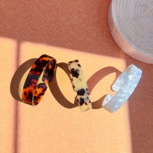 Viva Joya 4pcs Bangle Bracelets for Women, Resin Bracelet Set, Acrylic Plastic Adjustable Statement Tortoise Leopard Animal Print White Jewelry Gift Set, Regular and Plus Sizes (Tortoise Leopard, Extra Large)