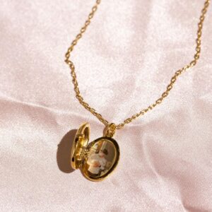 Modern Moments Gold Locket Necklace For Women - Oval Locket Pendant Necklace With Picture Inside - 16-18"