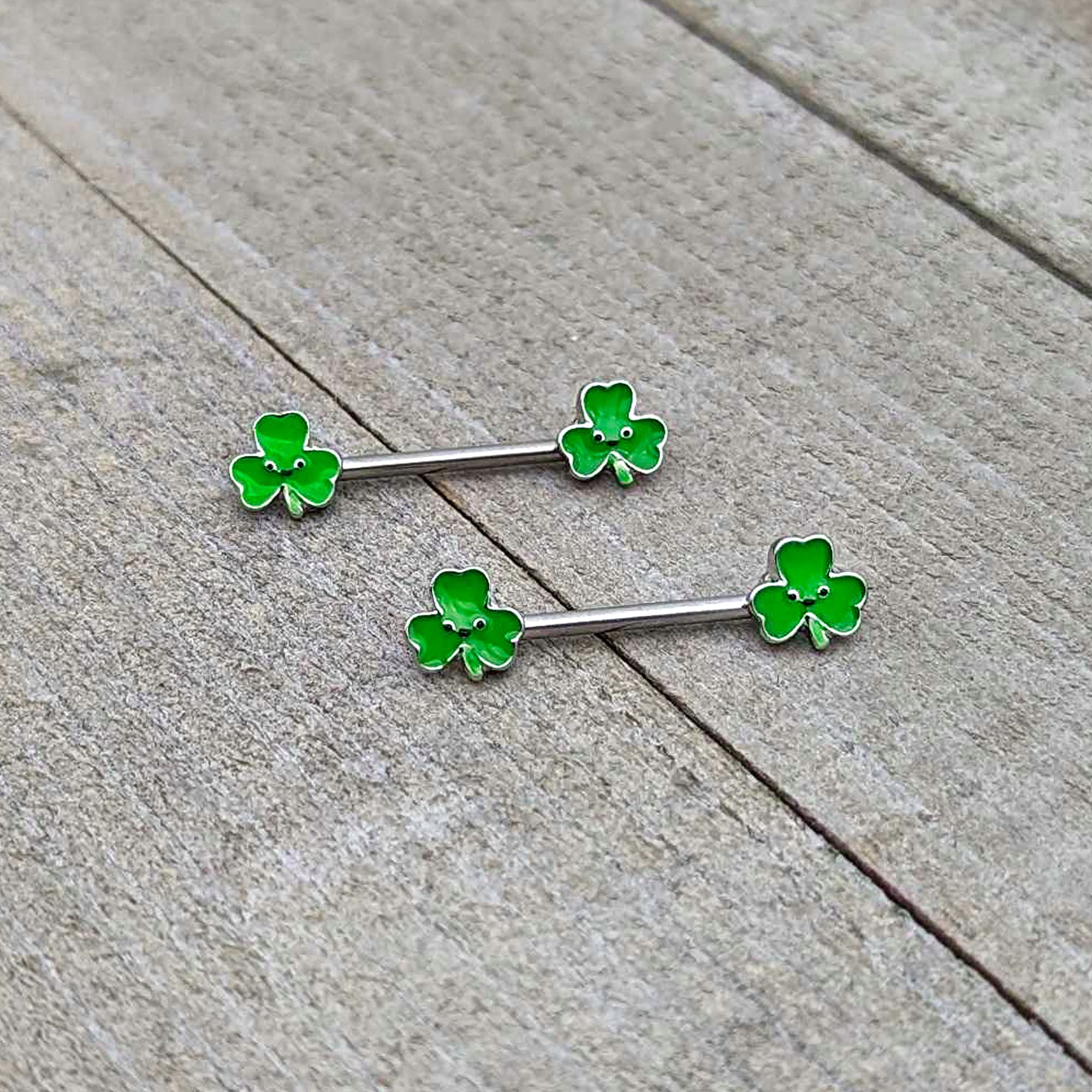 Body Candy 14G Womens Nipplerings Piercing Steel 2Pc Smile Shamrock St Patricks Mens Nipple Ring Set 9/16"