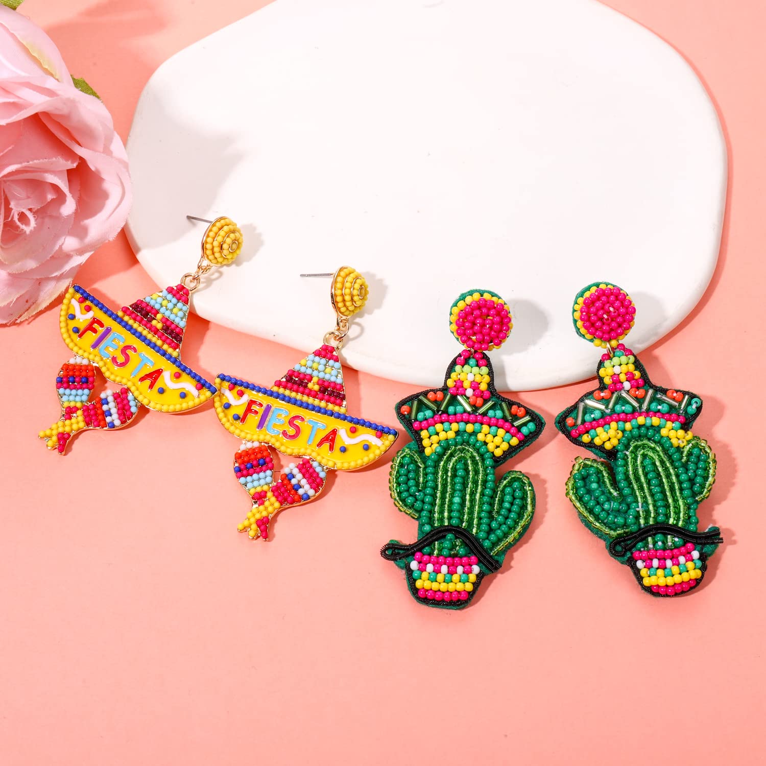 Boderier 2 Pairs Cinco De Mayo Fiesta Earrings Colorful Beaded Sombrero Fiesta Cactus Dangle Earrings Mexican Holiday Fiesta Party Favors Jewelry Gifts (Fiesta Cactus A)