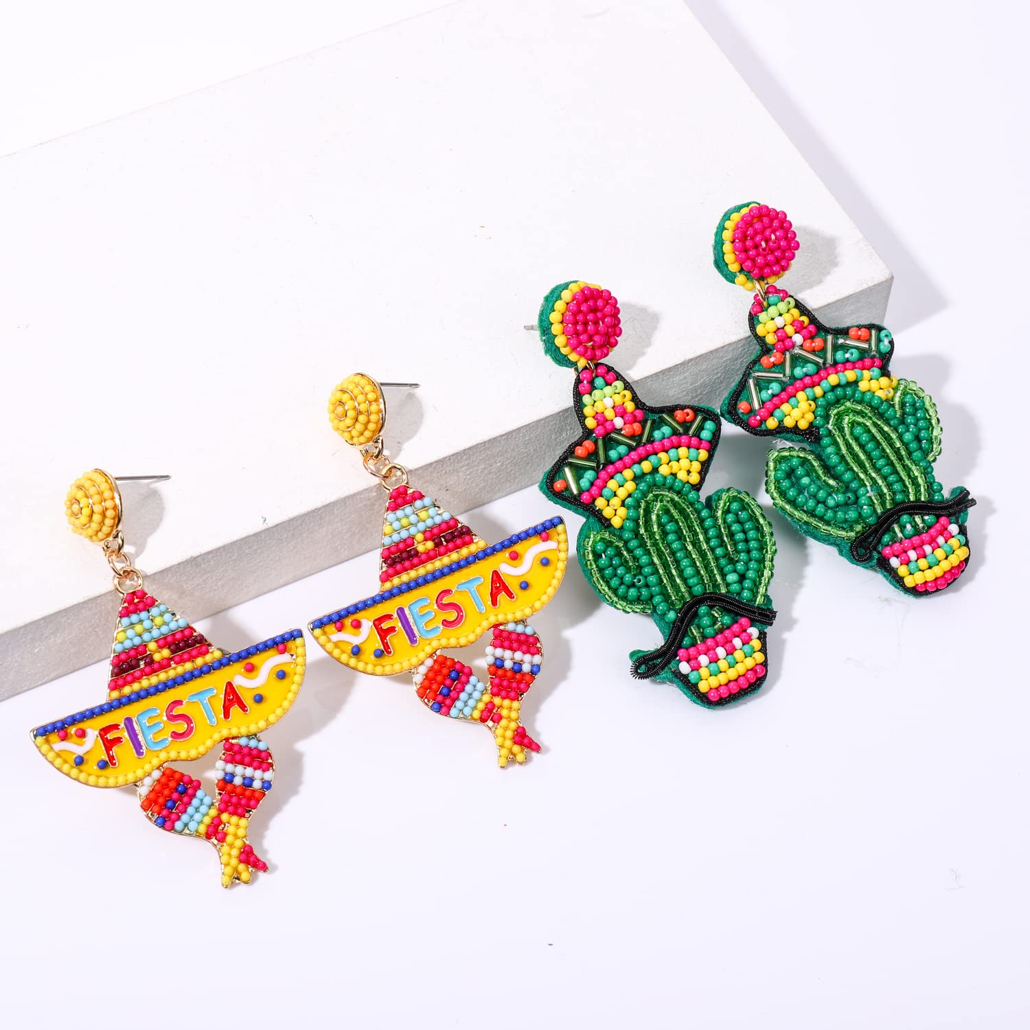 Boderier 2 Pairs Cinco De Mayo Fiesta Earrings Colorful Beaded Sombrero Fiesta Cactus Dangle Earrings Mexican Holiday Fiesta Party Favors Jewelry Gifts (Fiesta Cactus A)