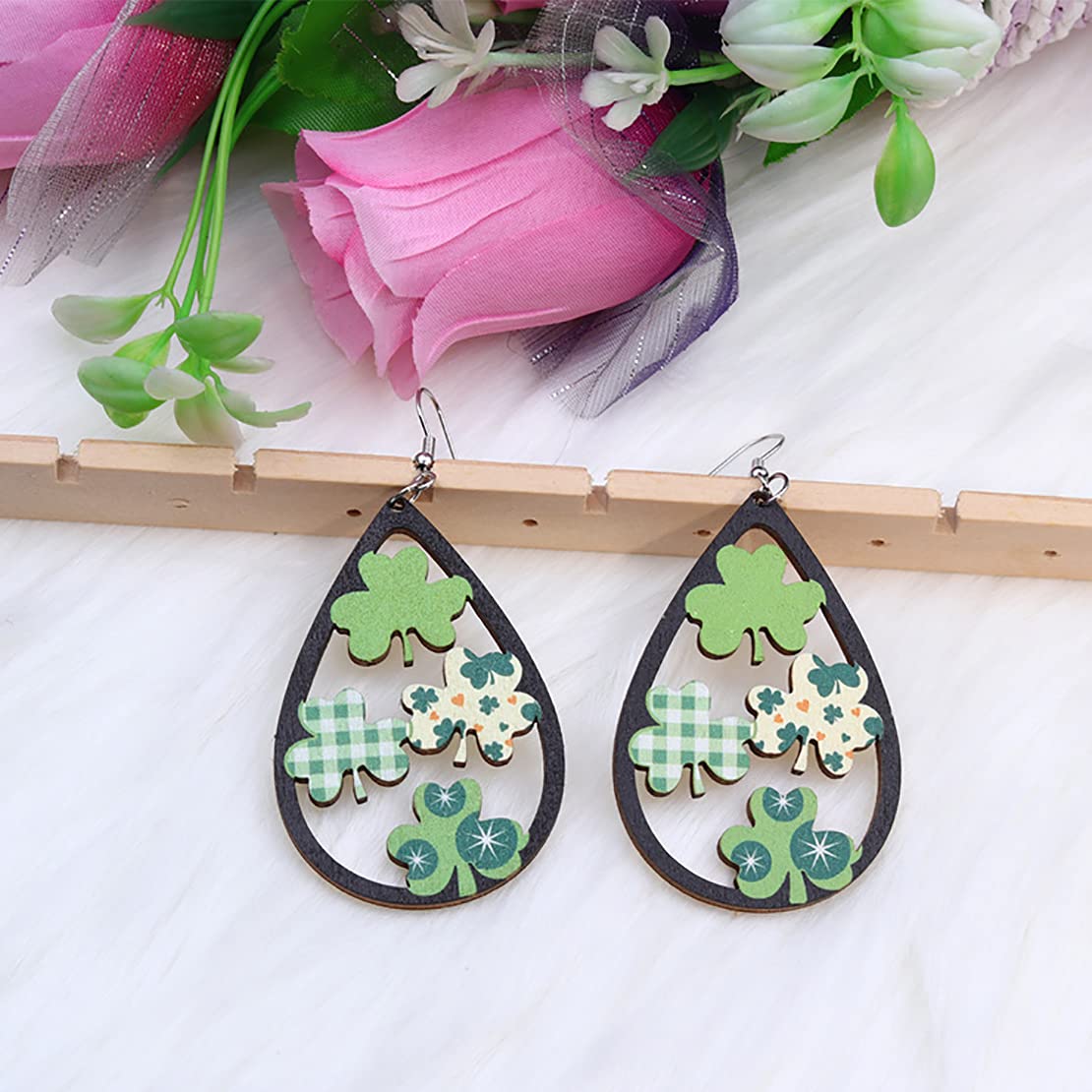 CSIYANJRY99 St Patrick's Day Shamrock Earrings Wooden Irish Teardrop Dangle Four Clover Leaf Wood Hat Horseshoe Love Drop Earrings for Women Jewelry (3)