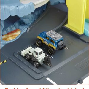 Matchbox Cars Playset, Action Drivers Volcano Escape with 1:64 Scale Vehicle, Kid- & Car-Activated Features, Lava Explosion