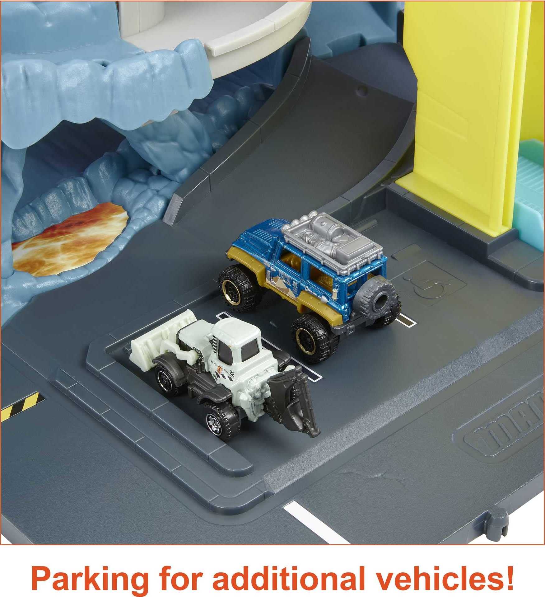 Matchbox Cars Playset, Action Drivers Volcano Escape with 1:64 Scale Vehicle, Kid- & Car-Activated Features, Lava Explosion