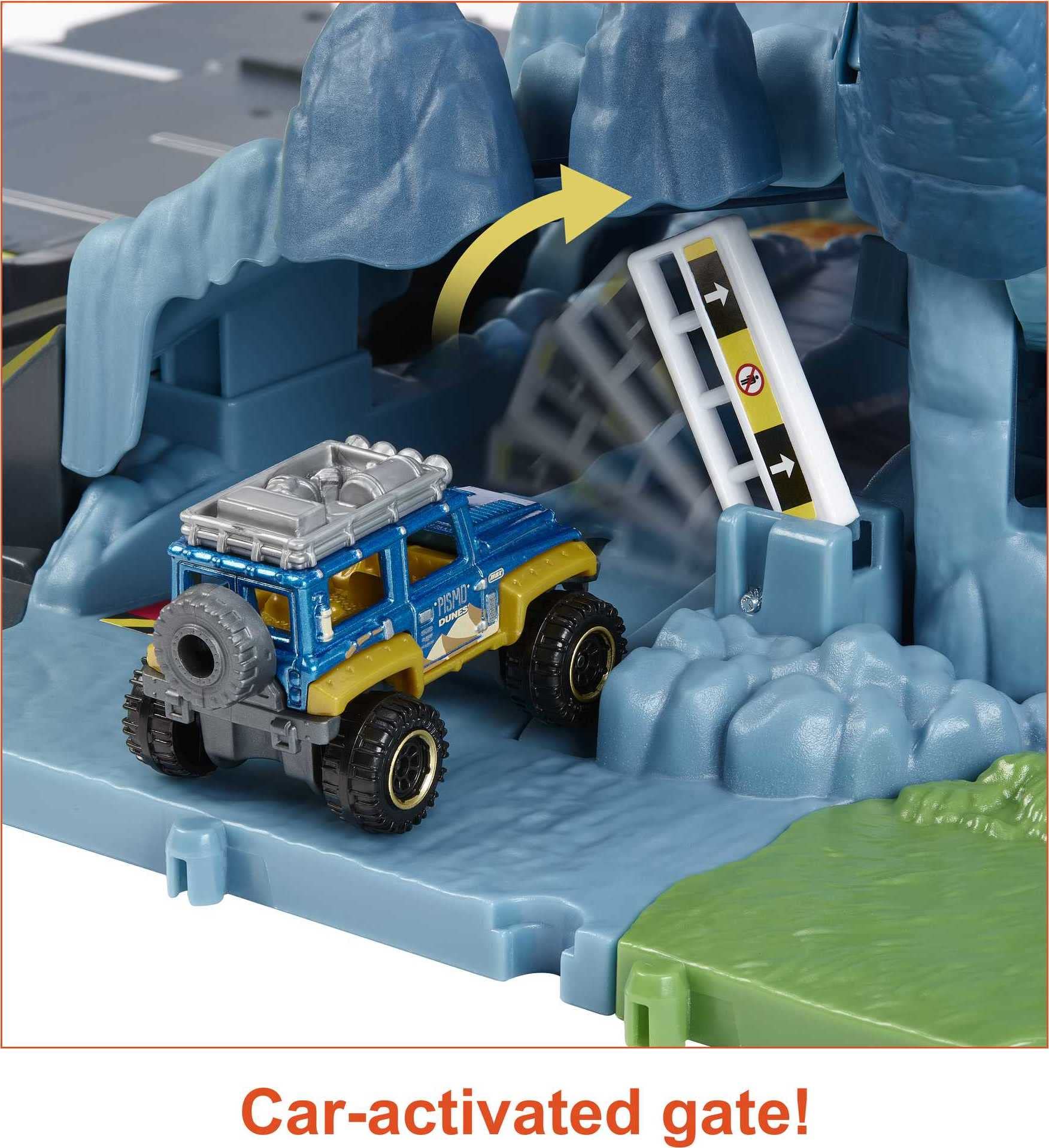 Matchbox Cars Playset, Action Drivers Volcano Escape with 1:64 Scale Vehicle, Kid- & Car-Activated Features, Lava Explosion