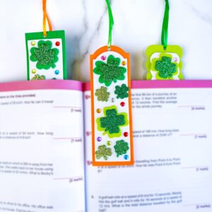 Winlyn 24 Sets St. Patrick's Day Decorations DIY 3D Shamrock Bookmark Craft Kits Blank Foam Bookmarks Lucky Shamrock Four Leaf Clover Stickers for Kids Reading Gifts Classroom Activities Art Projects