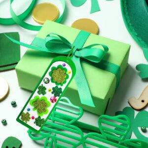 Winlyn 24 Sets St. Patrick's Day Decorations DIY 3D Shamrock Bookmark Craft Kits Blank Foam Bookmarks Lucky Shamrock Four Leaf Clover Stickers for Kids Reading Gifts Classroom Activities Art Projects