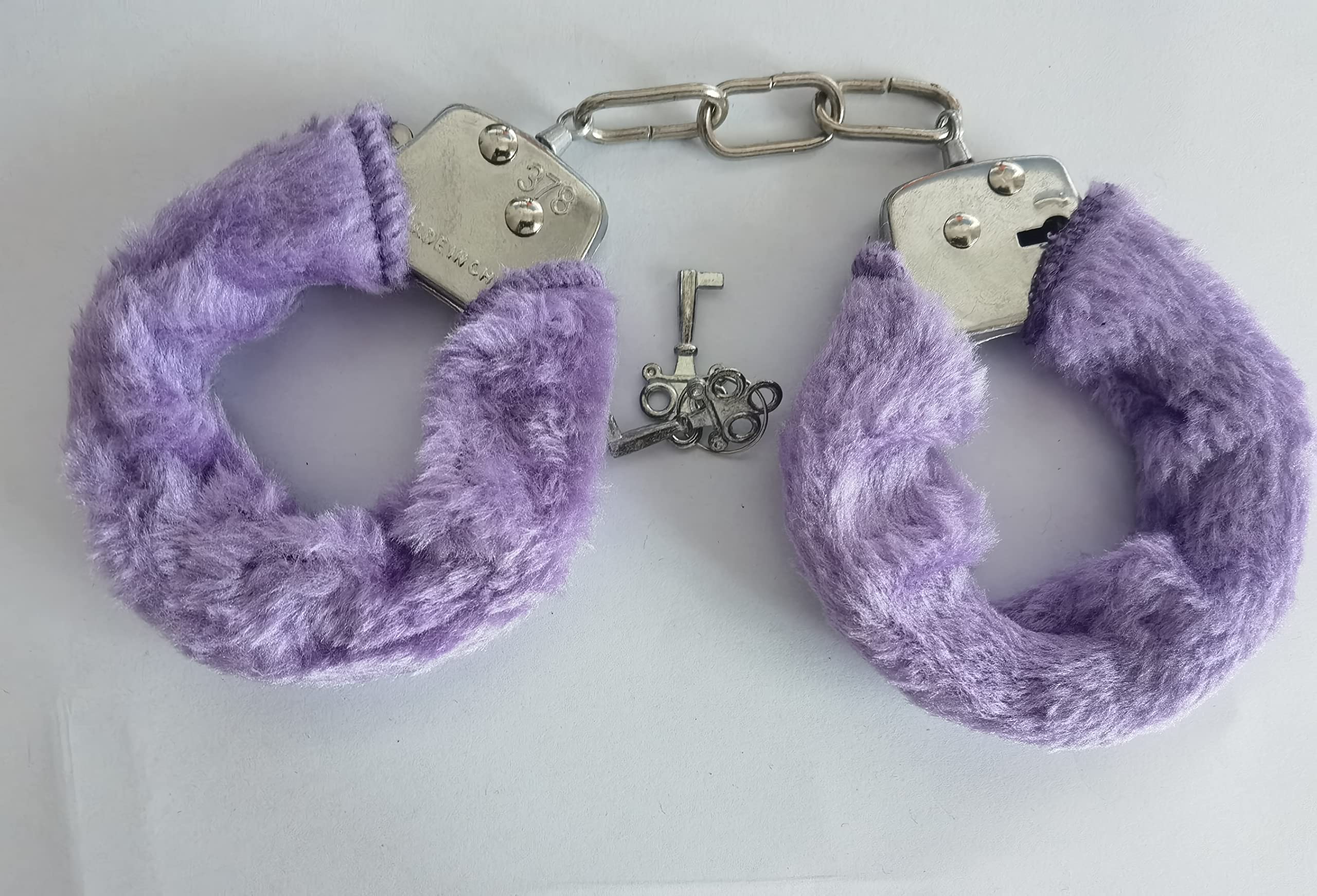 Fluffy Wrist Plush Handcuffs Toy Police Costume Prop Accessories Halloween Cosplay Party Toy Handcuff with Keys(Purple)