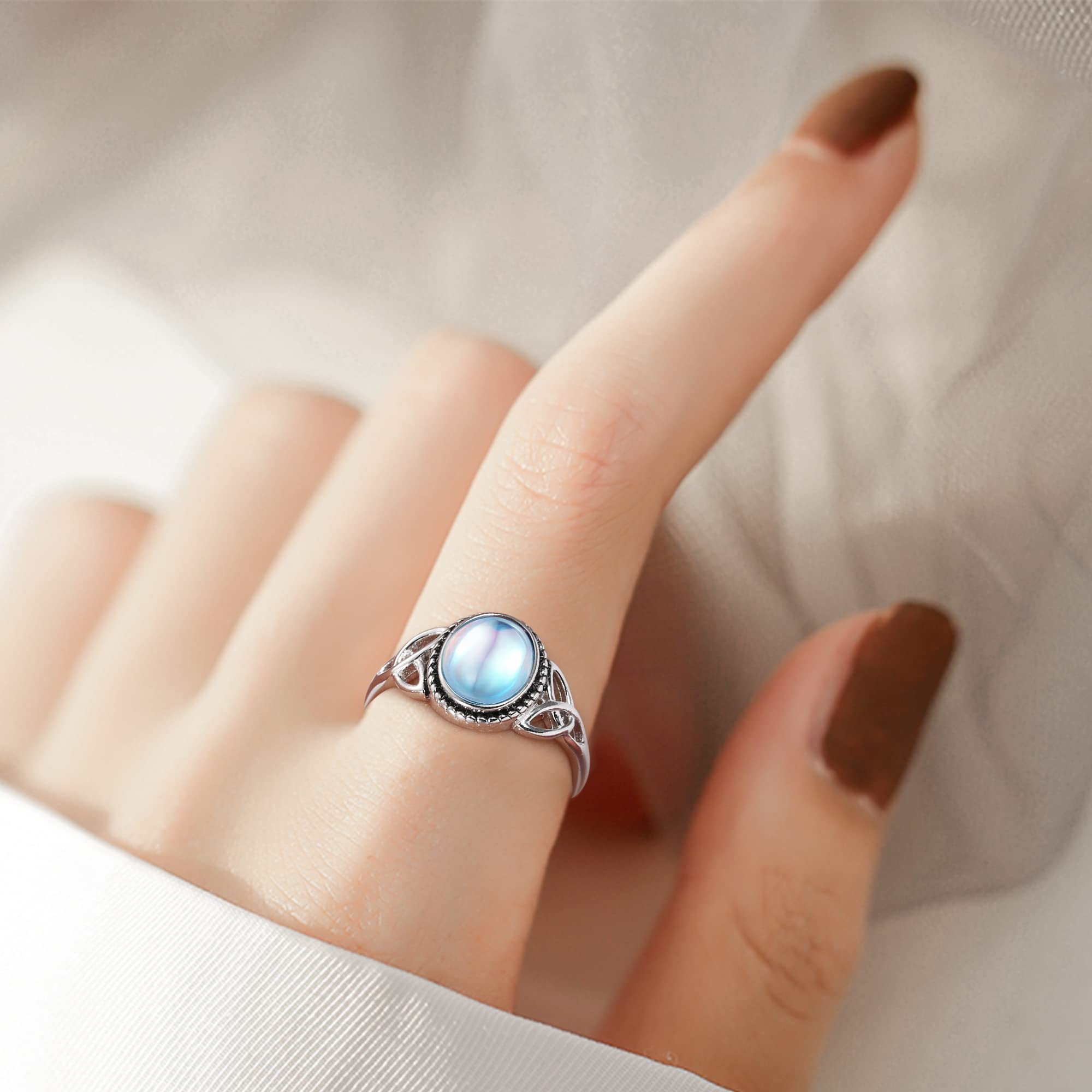 ADRAMATA 925 Sterling Silver Moonstone Ring for Women 18K White Gold Plated Rainbow Moon Stone Rings Victorian Style Gemstone Solitaire Oval Moonstone Ring Size 9