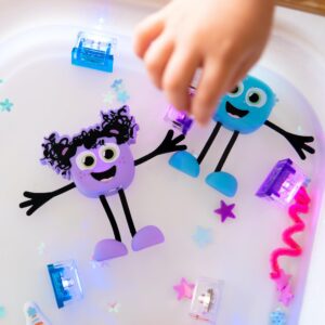 Glo Pals New Blair Water-Activated Bath Toy with 6 Reusable Light-Up Cubes for Sensory Play