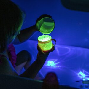 New Glo Pals Pippa Water-Activated Bath Toy with 6 Reusable Light-Up Cubes for Sensory Play