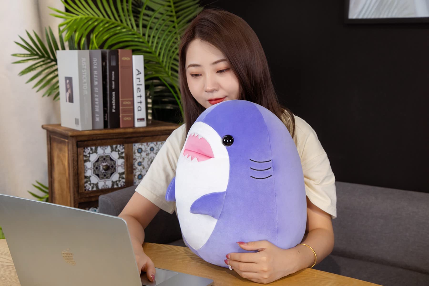 COSGOO 17 Inch Soft Purple Shark Plush Hugging Pillow Cute Shark Stuffed Animal Plushies Shark Doll Toy Kids Stuffed Animals Shark Plush Toys for Birthday, Valentine, Christmas or Daily¡­