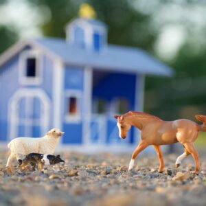 Breyer Horses Breyer Farms Home at The Barn Playset | 10 Piece Playset | 1 Stablemates Horses Included | 15" L x 4" W x 10" H | 1:32 Scale | Model 59241 , Blue