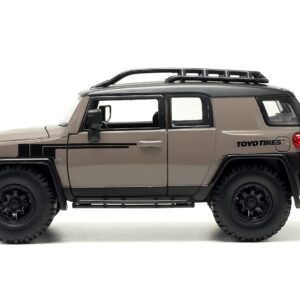 Jada Toys Just Trucks 1:24 Toyota FJ Cruiser Die-cast Car Brown with Tire Rack, Toys for Kids and Adults