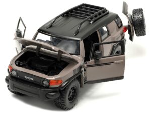 jada toys just trucks 1:24 toyota fj cruiser die-cast car brown with tire rack, toys for kids and adults