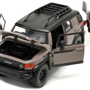 Jada Toys Just Trucks 1:24 Toyota FJ Cruiser Die-cast Car Brown with Tire Rack, Toys for Kids and Adults