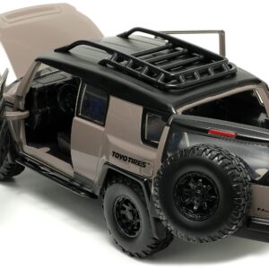 Jada Toys Just Trucks 1:24 Toyota FJ Cruiser Die-cast Car Brown with Tire Rack, Toys for Kids and Adults