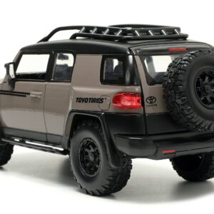 Jada Toys Just Trucks 1:24 Toyota FJ Cruiser Die-cast Car Brown with Tire Rack, Toys for Kids and Adults