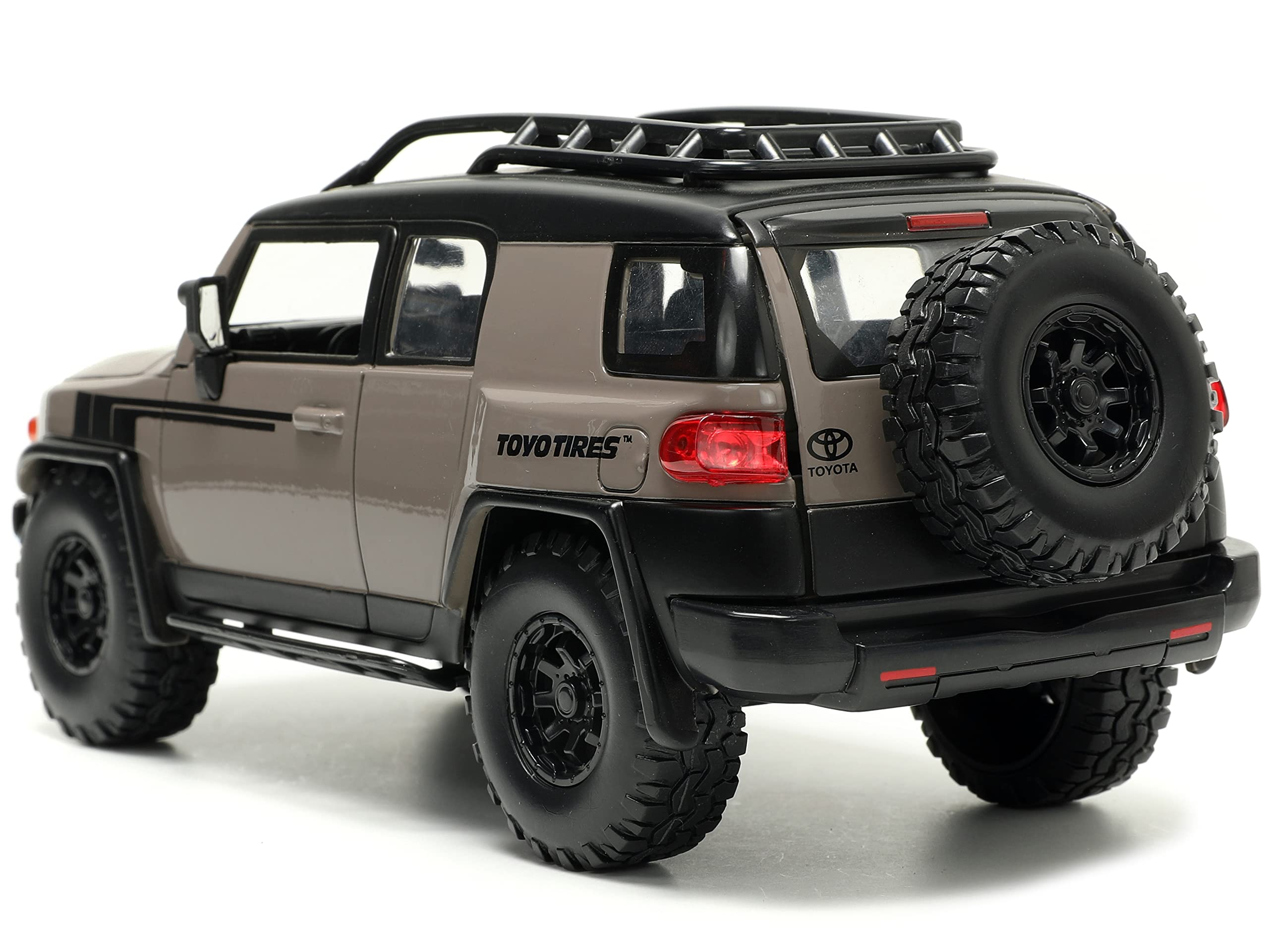 Jada Toys Just Trucks 1:24 Toyota FJ Cruiser Die-cast Car Brown with Tire Rack, Toys for Kids and Adults