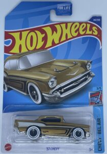 hot wheels 2022 - '57 chevy - gold - chevy bel air 3/5-44/250