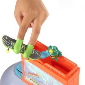 Hot Wheels Skate Aquarium Skatepark Playset Designed with Tony Hawk, Includes Tony Hawk Fingerboard & 1 Pair of Removable Skate Shoes