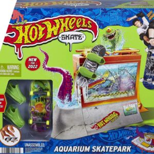 Hot Wheels Skate Aquarium Skatepark Playset Designed with Tony Hawk, Includes Tony Hawk Fingerboard & 1 Pair of Removable Skate Shoes