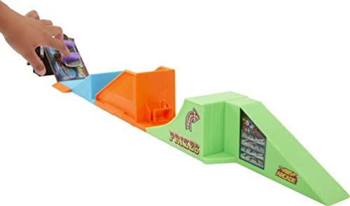 Hot Wheels Skate Arcade Skatepark Playset, Includes Exclusive Tony Hawk-Designed Fingerboard and 1 Pair of Removable Skate Shoes for Kids