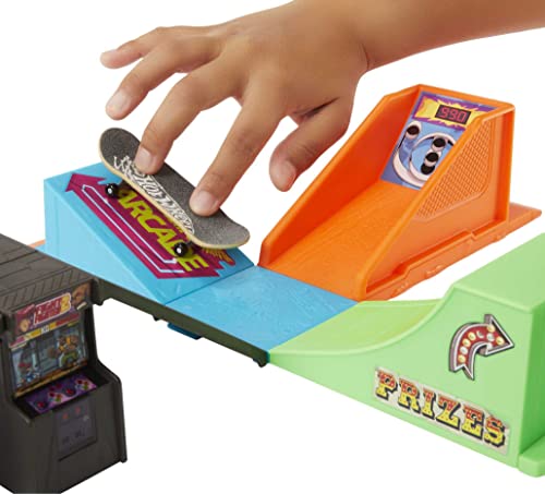 Hot Wheels Skate Arcade Skatepark Playset, Includes Exclusive Tony Hawk-Designed Fingerboard and 1 Pair of Removable Skate Shoes for Kids