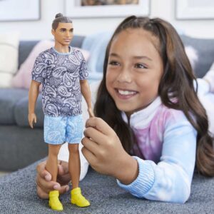 Barbie Fashionistas Ken Fashion Doll #204 with Brown Hair in Man Bun Wearing Paisley Tee & Shorts with Yellow Sneakers