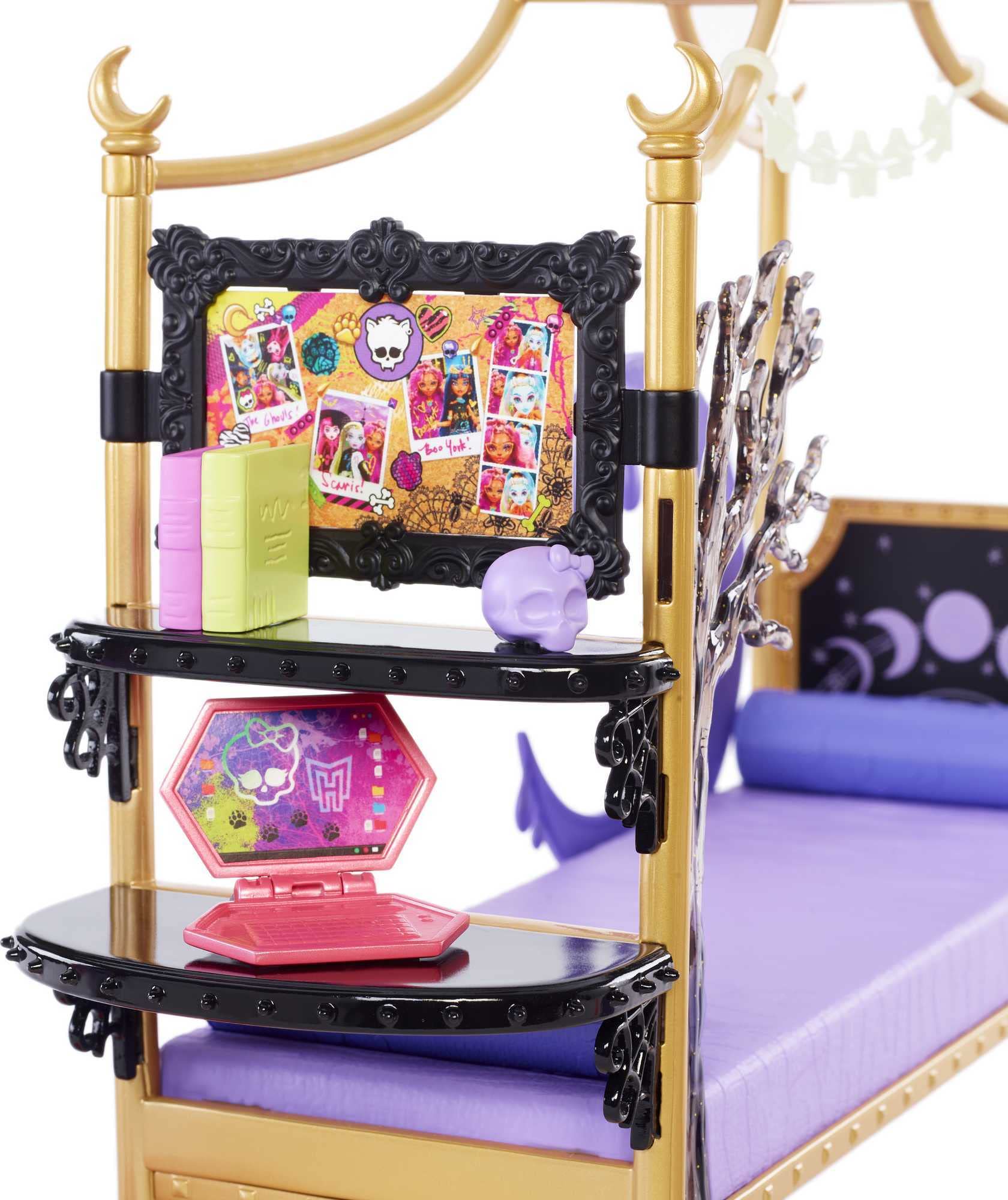 Monster High Playset, Clawdeen Wolf Bedroom with Doll House Furniture & Toy Accessories Like Spooky Decor & Snacks, Sticker Sheet