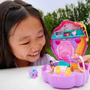 Polly Pocket Compact Playset, Something Sweet Cupcake with 2 Micro Dolls & Accessories, Travel Toys with Surprises