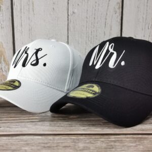 Enodtter Mr & Mrs Baseball Hats, Black White Embroidered Bride Groom Matching Hats Couples Set, Hubby Wifey Caps, Newlywed Honeymoon Wedding Gift