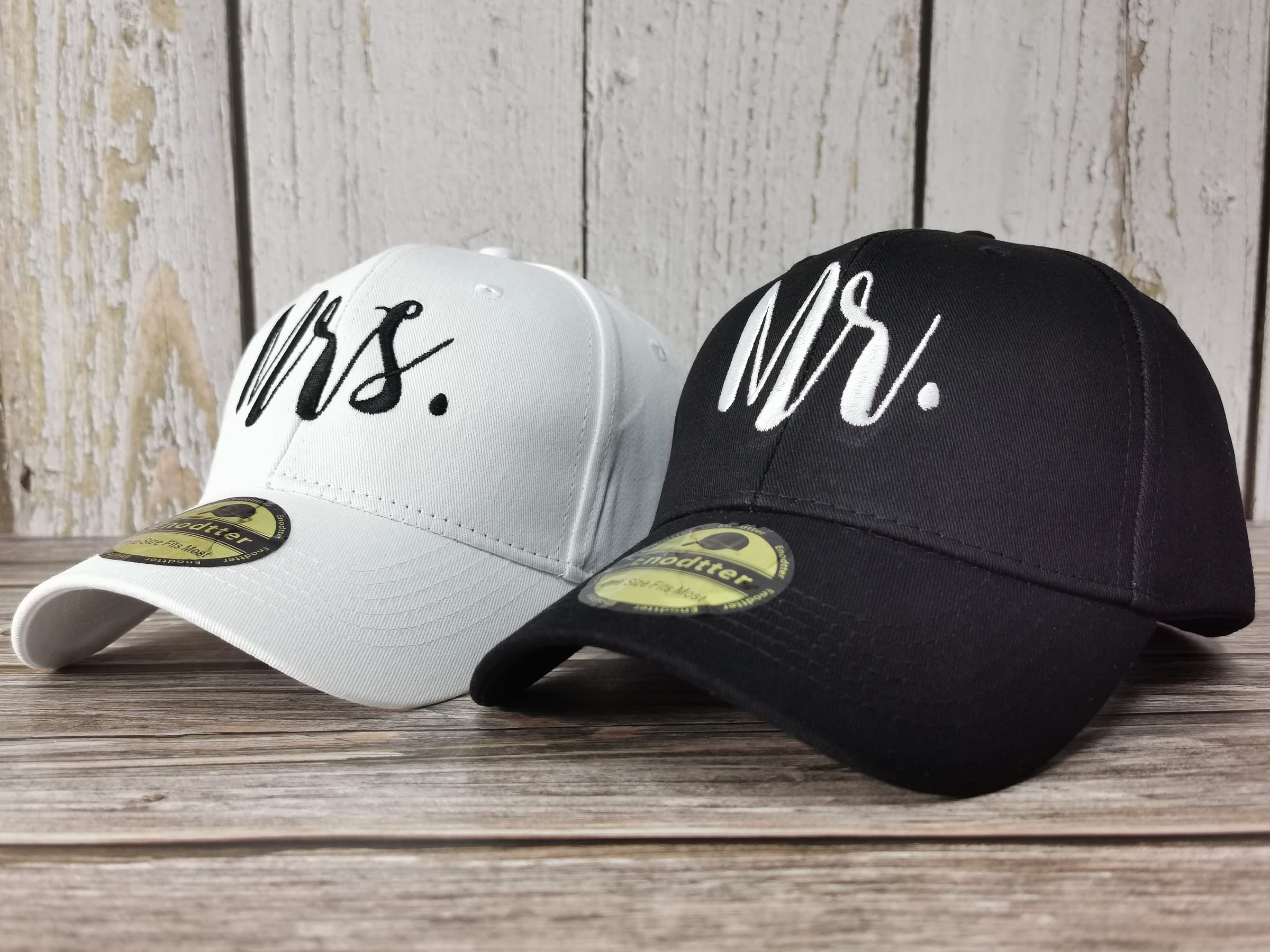 Enodtter Mr & Mrs Baseball Hats, Black White Embroidered Bride Groom Matching Hats Couples Set, Hubby Wifey Caps, Newlywed Honeymoon Wedding Gift