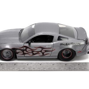 Jada Toys Big Time Muscle 1:24 2010 Ford Mustang GT Die-cast Car, Toys for Kids and Adults, Metallic