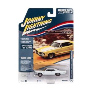 Johnny Lightning JLMC029 Muscle Car VER A 1965 Pontiac Catalina 2+2 Royal Ivory