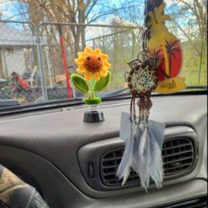 Shaking Sunflower Car Accessories Dashboard Decorations, Smiley Handmade Knitted for Car Interior Home Office Desk Decoration