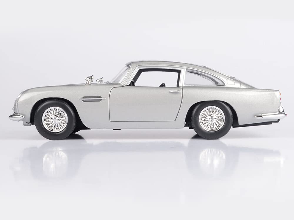 DB5 RHD (Right Hand Drive) Silver Metallic 007 "Goldfinger (1964) Movie 1/24 Diecast Model Car by Motormax 79857