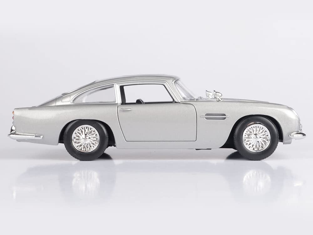 DB5 RHD (Right Hand Drive) Silver Metallic 007 "Goldfinger (1964) Movie 1/24 Diecast Model Car by Motormax 79857