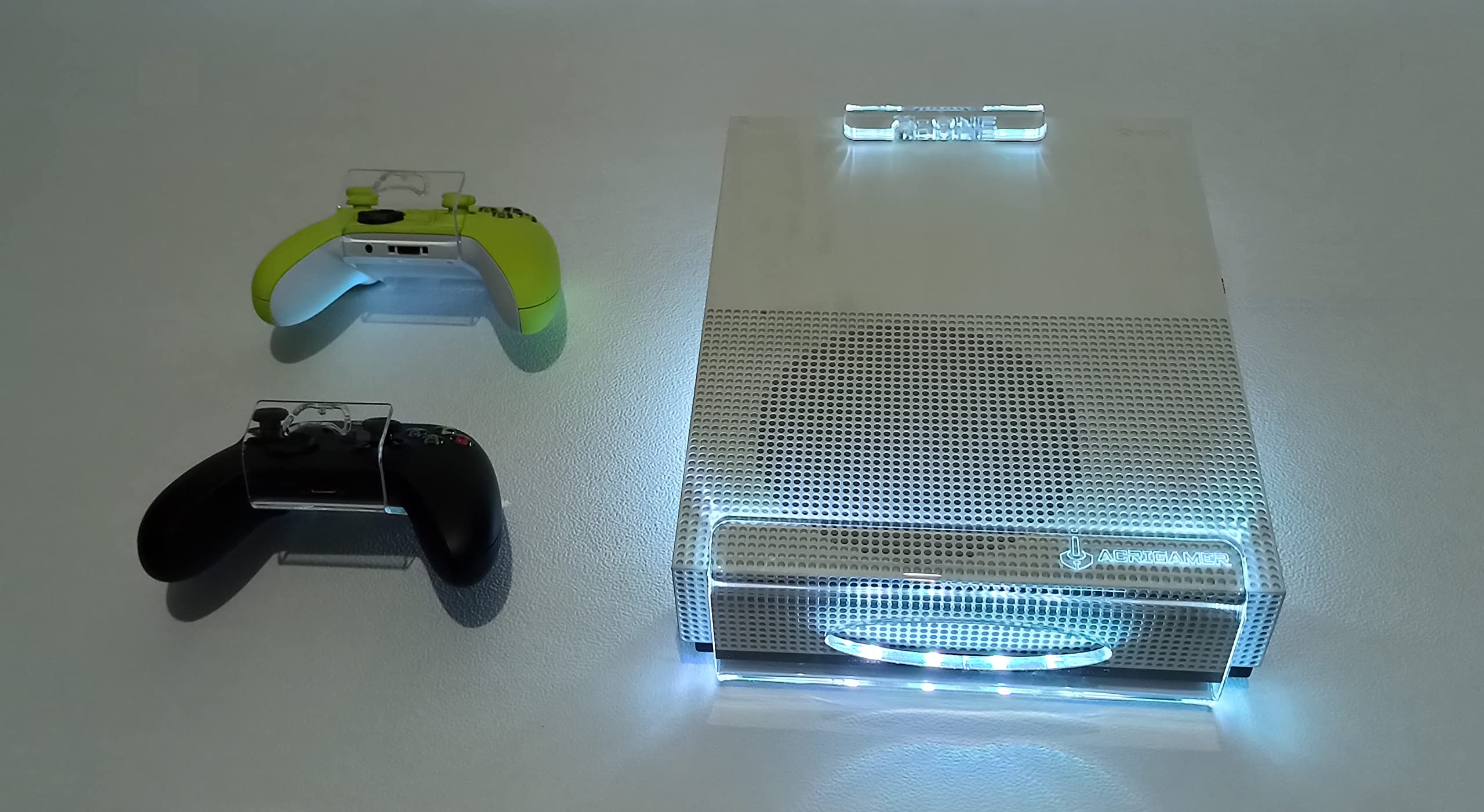 WALL MOUNT FOR XBOX ONE WITH MULTICOLOR LED LIGHTING KIT + 2 CONTROL MOUNT (one S or X)