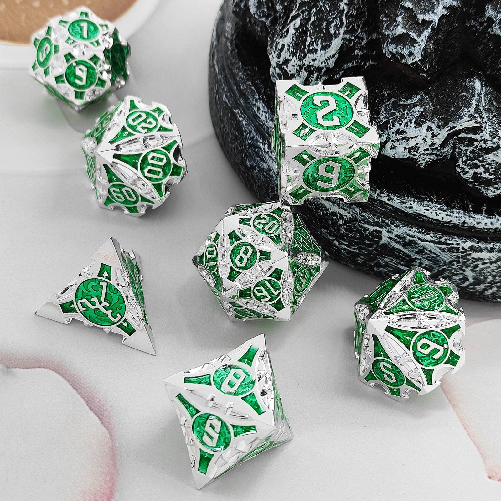 AJKDEUIH Metal DND Dice Set 7pcs D&D Dungeons and Dragons Gifts Polyhedral RPG Pathfinder MTG Card Table Game Accessories D20 D12 D10 D% D8 D6 D4 with Black Storage Bag -Silver Green