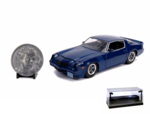 diecast car w/display case - chevy camaro z28 w/collectible coin - billy's car - jada 31110-1/24 diecast car