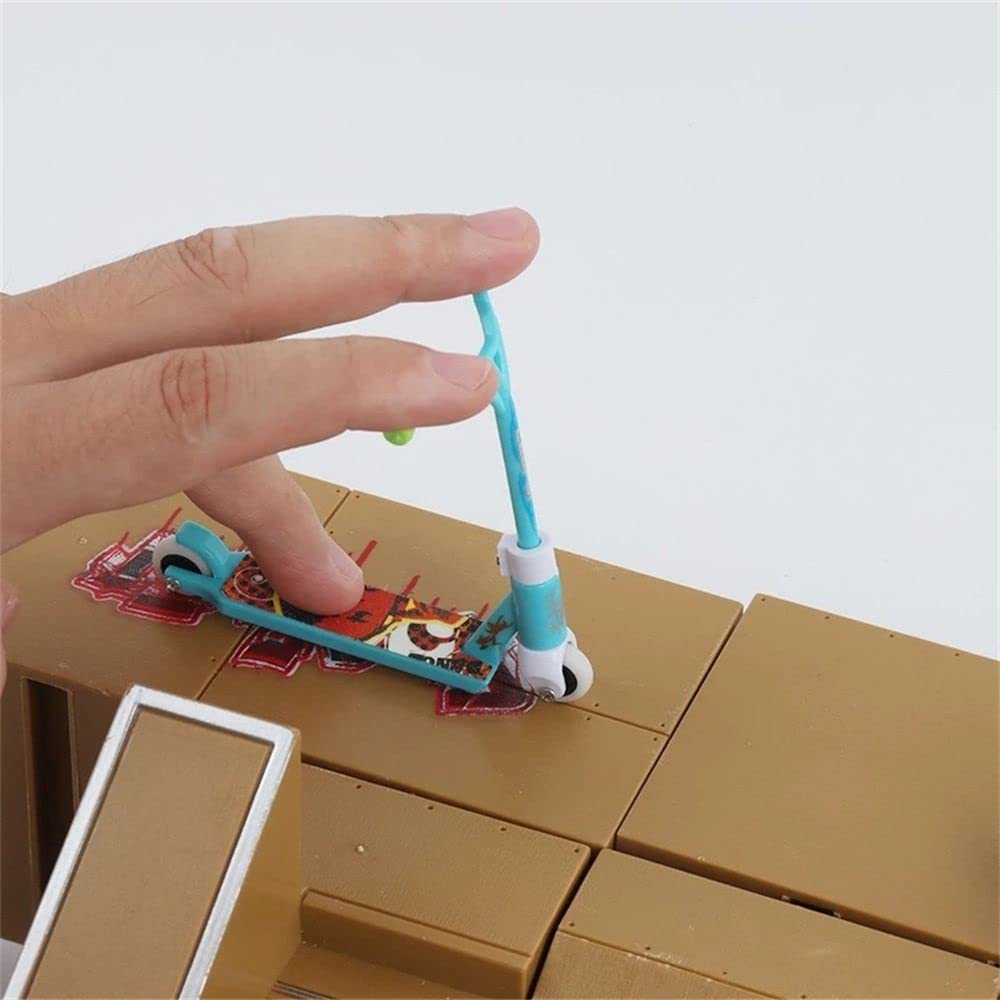 DIEWU Finger Scooter Finger Board Accessories, Novelty Party Favors Finger Skateboards Interactive Children's Toy(Blue Random 1pcs)