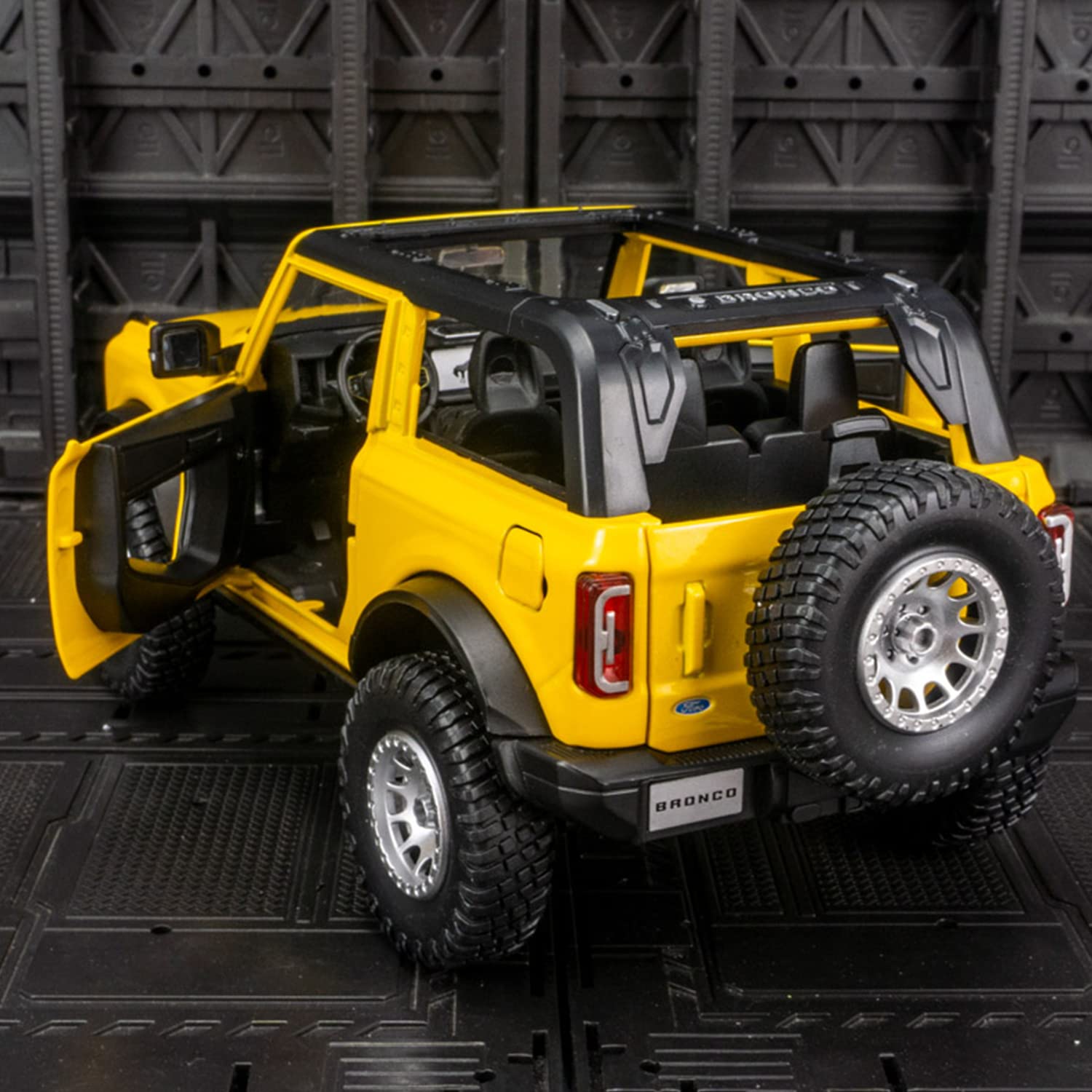 ARMSKY Toy Trucks Ford Bronco 1:24 Scale Metal Model Die-cast Hobby Toy Cars Gifts for Boys Girls and Adults Bronco Car Lovers Collection, Yellow