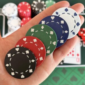 SEETOOOGAMES Casino Poker Chips - 100 Pieces 11.5g Suited Design - 4 Colors (25 red, 25 Green,25 Blue,25 Black)